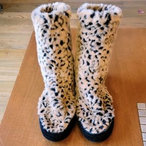 EUC Acorn Women's Animal Print Faux Fur Fleece-lined Slouch Boots, size 8-9